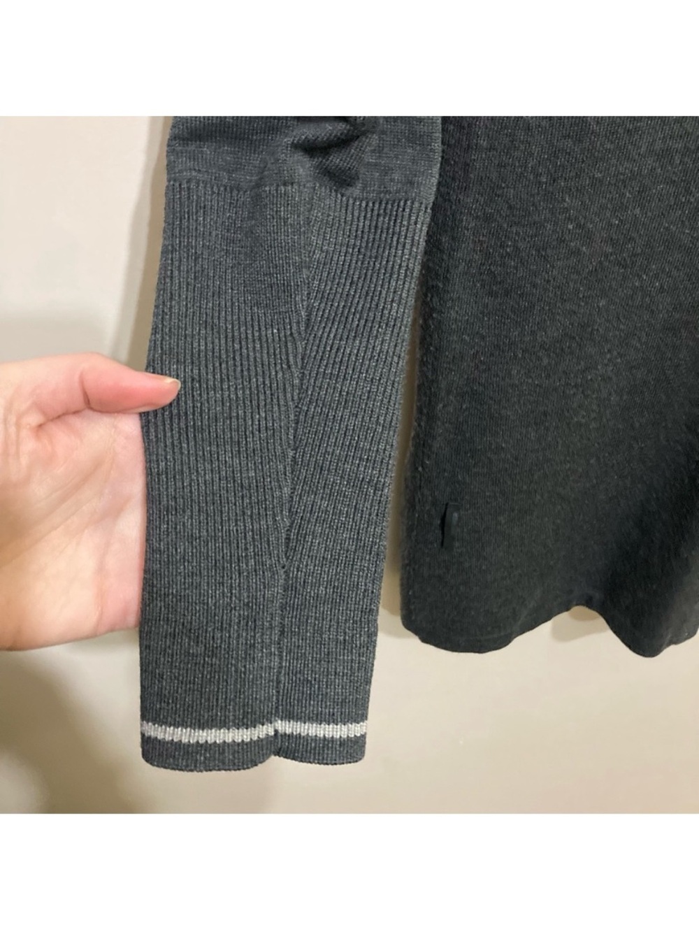 Icebreaker Womens Long Vneck Wool Cardigan Grey Size Medium Single Button Up - Picture 9 of 12
